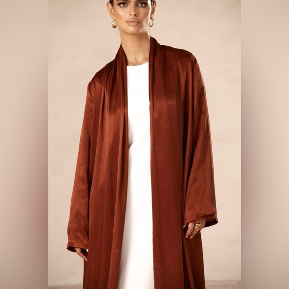 Veiled Collection Textured Open Abaya - Picture 8 of 12